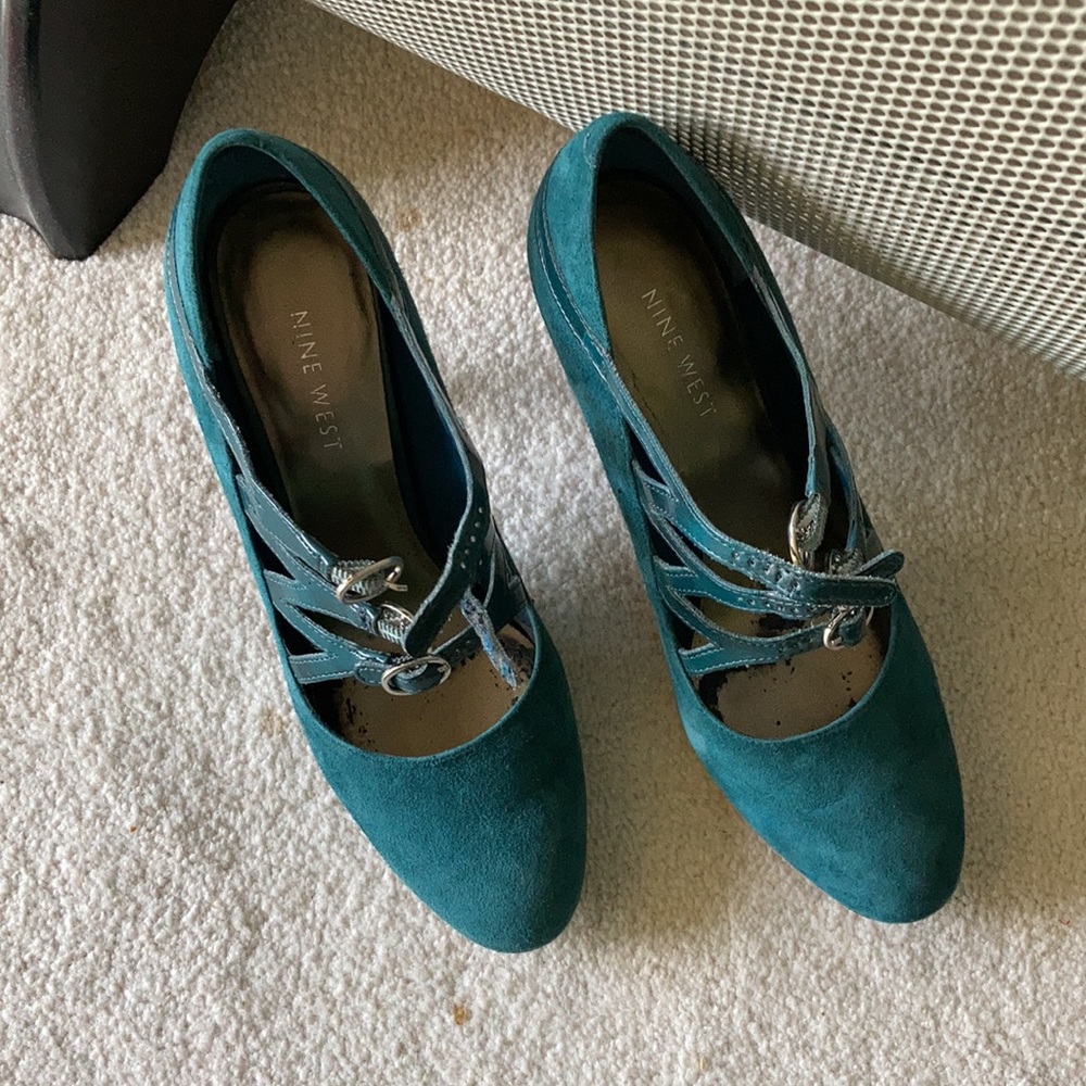 Vintage Nine West suede heels - Picture 3 of 6